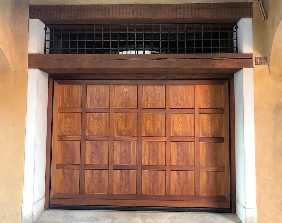 Basculante per garage Silvelox in legno a riquadri