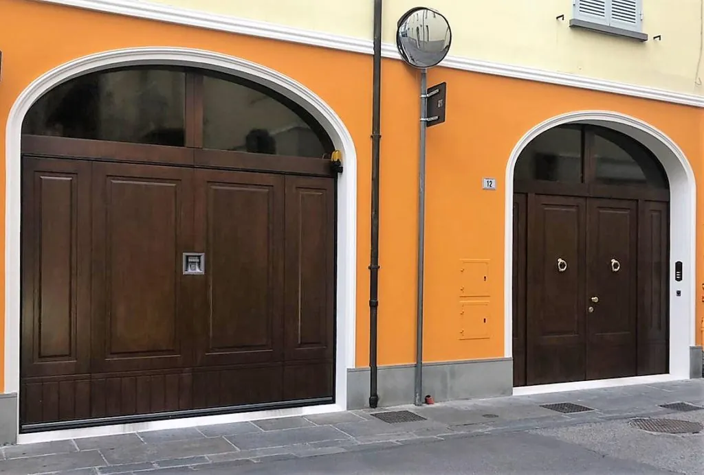 Portoni Silvelox in legno con arco