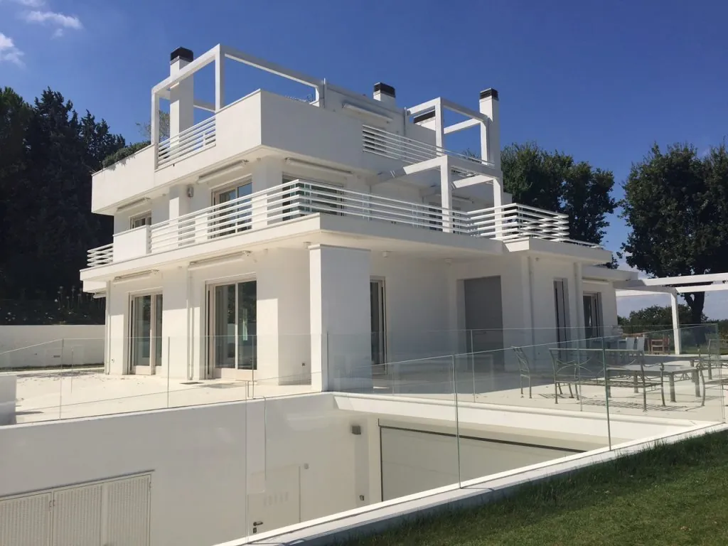 Villa a Senigallia con porte del garage al piano interrato
